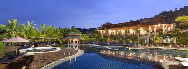 Khao Lak nyaralás  családosoknak 7 éj Khaolak Emerald Beach Resort All Inclusive ellátással